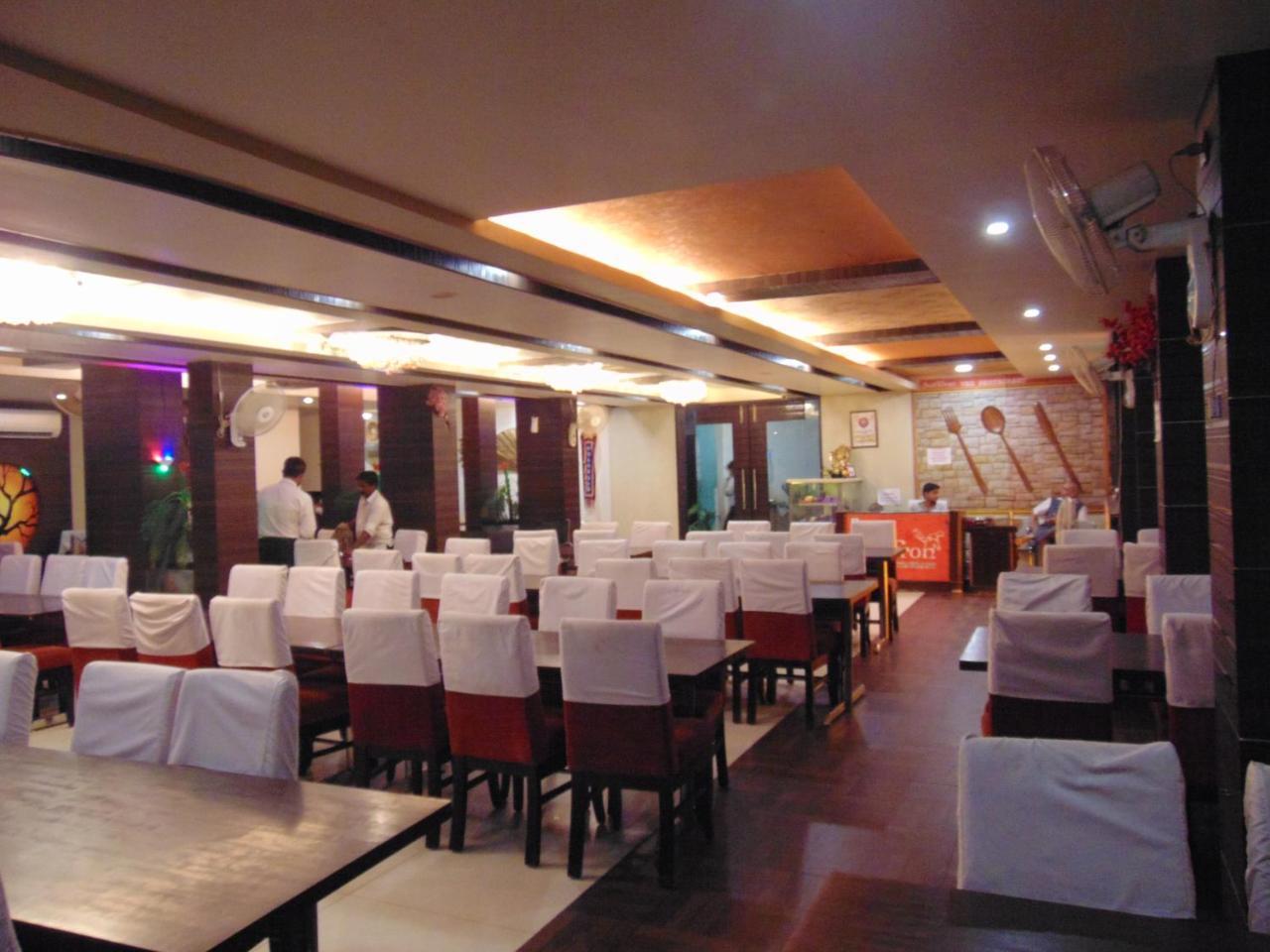 Hotel Saffron Varanasi Exterior photo